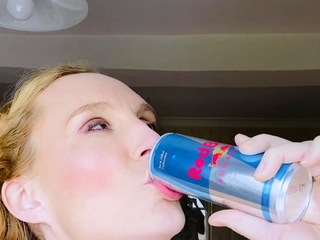 Cute amateur brunette naughty in solo jerking show on camera