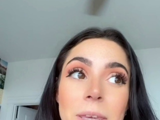 Busty MILF cam babe in lingerie pussy masturbation