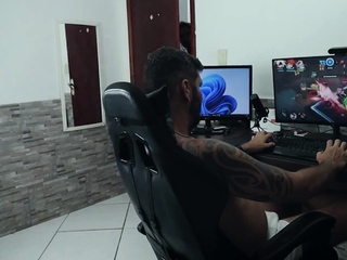 Beach honey spanks nerd's muff for the hottest XXX porn!