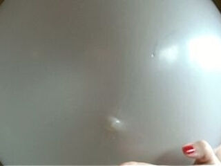 WHITE LOONER PLAY: Nicoletta&rsquo_s Sensual &amp_ Acoustic Game with the Balloon