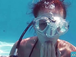 Minnie Manga and Eduard banging hard-core underwater