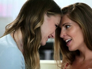 Sitting on my MILF friends face while fingering her