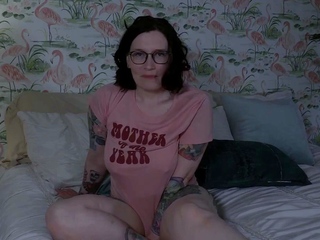 Bettie Bondage – Mom Needs Your Help