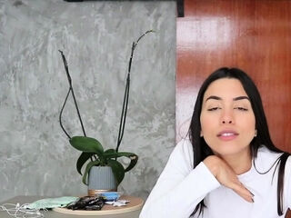 Fatty girl who loves big cocks warms up for a hardcore sex